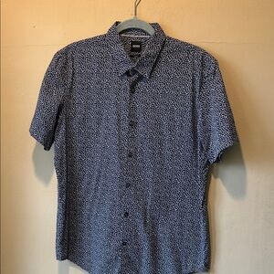 Hugo Boss Men's Blue and White Patterned Shirt